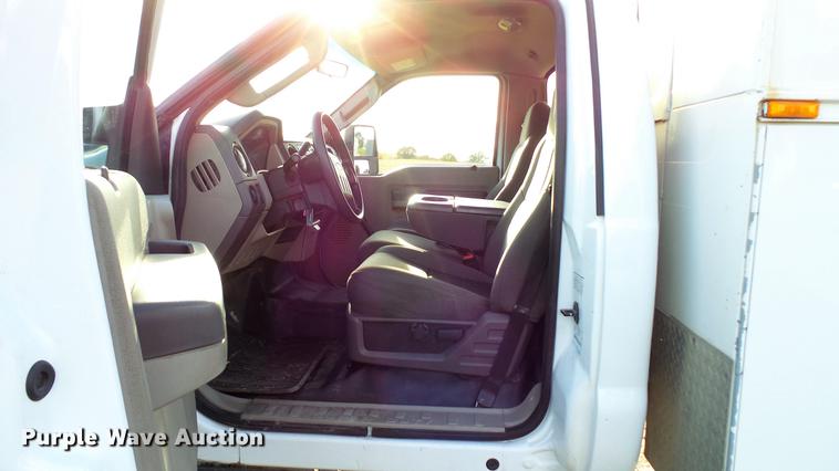 image for item DE4938 2009 Ford F350 Super Duty XL utility bed pickup truck