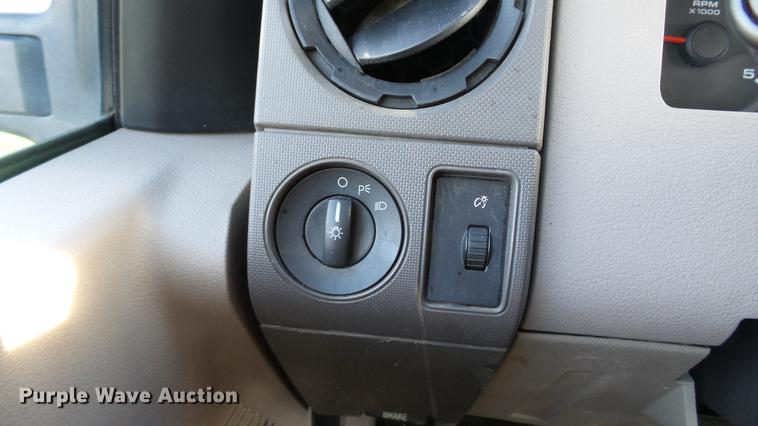 image for item DE4938 2009 Ford F350 Super Duty XL utility bed pickup truck