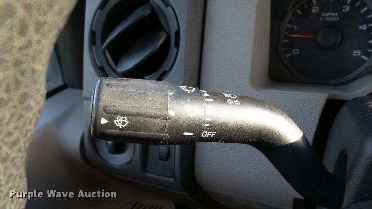 image for item DE4938 2009 Ford F350 Super Duty XL utility bed pickup truck