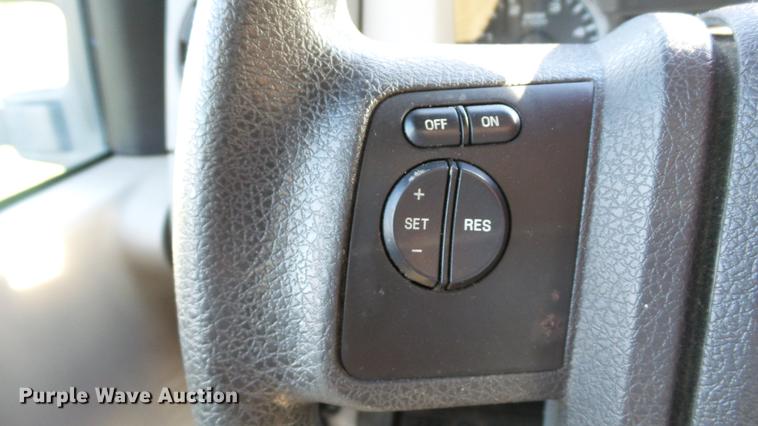 image for item DE4938 2009 Ford F350 Super Duty XL utility bed pickup truck