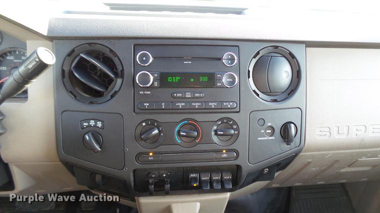 image for item DE4938 2009 Ford F350 Super Duty XL utility bed pickup truck