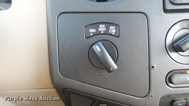 image for item DE4938 2009 Ford F350 Super Duty XL utility bed pickup truck