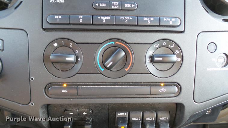 image for item DE4938 2009 Ford F350 Super Duty XL utility bed pickup truck