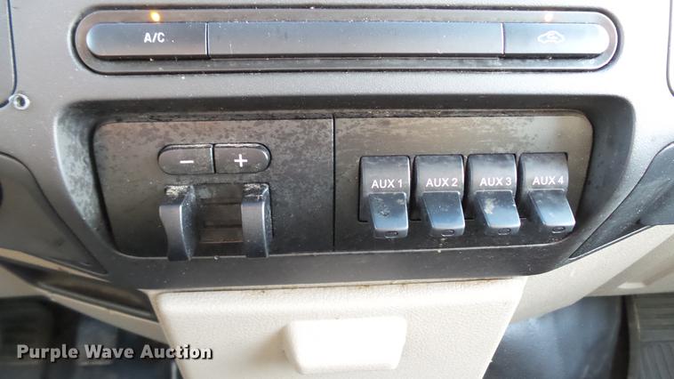 image for item DE4938 2009 Ford F350 Super Duty XL utility bed pickup truck