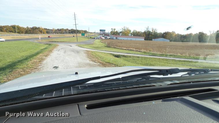 image for item DE4938 2009 Ford F350 Super Duty XL utility bed pickup truck