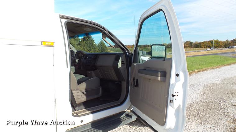 image for item DE4938 2009 Ford F350 Super Duty XL utility bed pickup truck