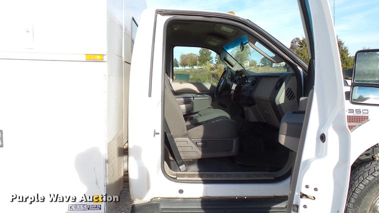 image for item DE4938 2009 Ford F350 Super Duty XL utility bed pickup truck