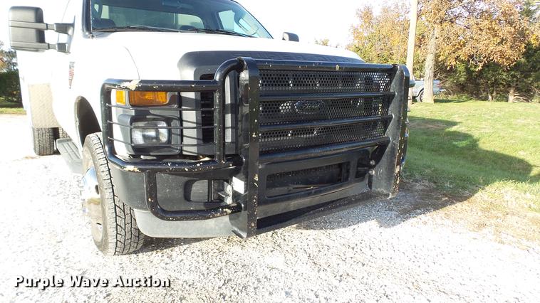 image for item DE4938 2009 Ford F350 Super Duty XL utility bed pickup truck