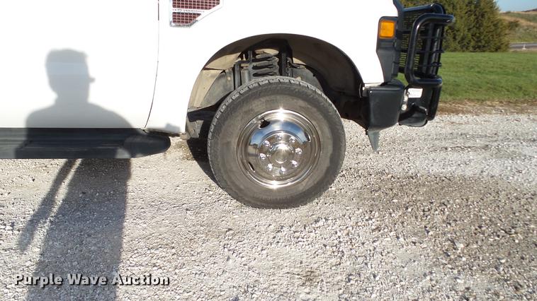 image for item DE4938 2009 Ford F350 Super Duty XL utility bed pickup truck