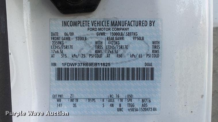 image for item DE4938 2009 Ford F350 Super Duty XL utility bed pickup truck