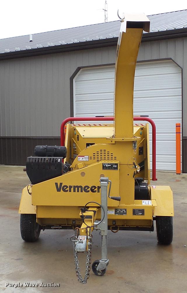 image for item DE4947 2015 Vermeer BC700XL wood chipper