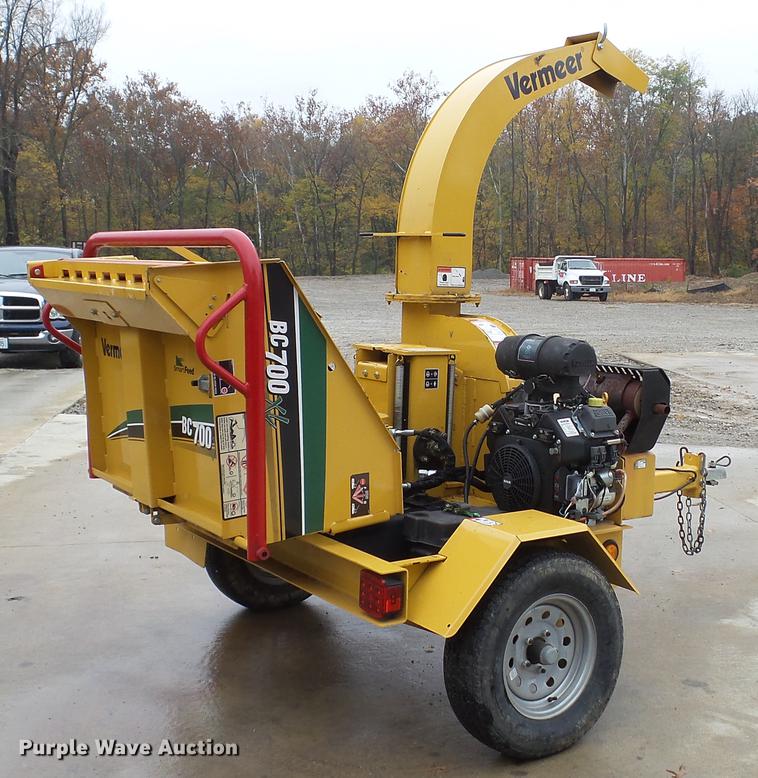 image for item DE4947 2015 Vermeer BC700XL wood chipper