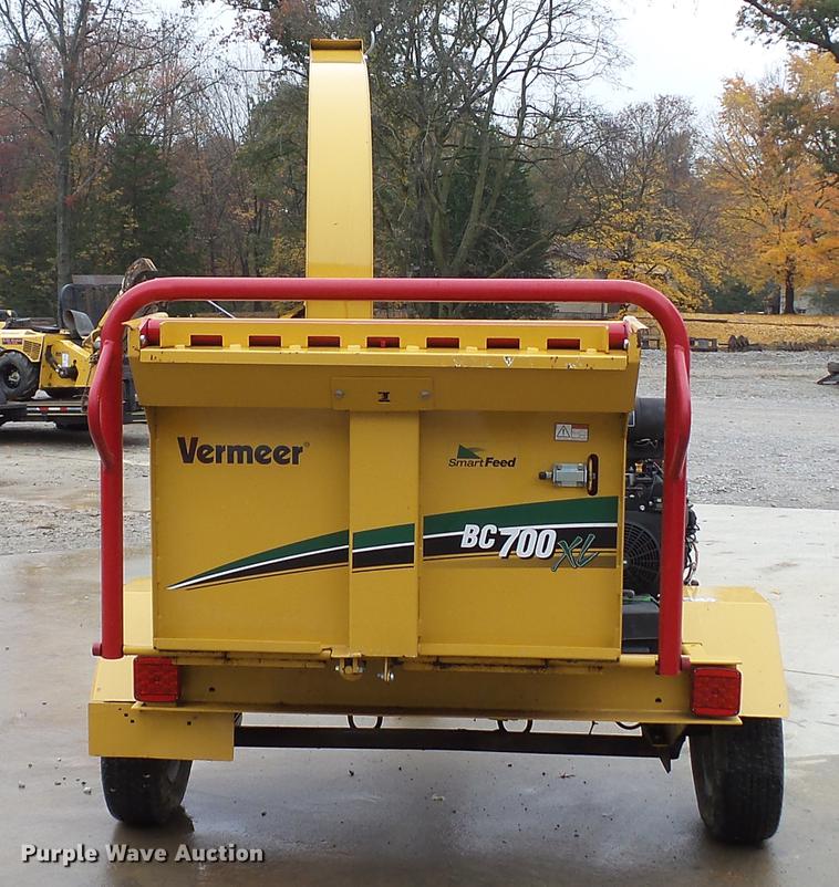 image for item DE4947 2015 Vermeer BC700XL wood chipper