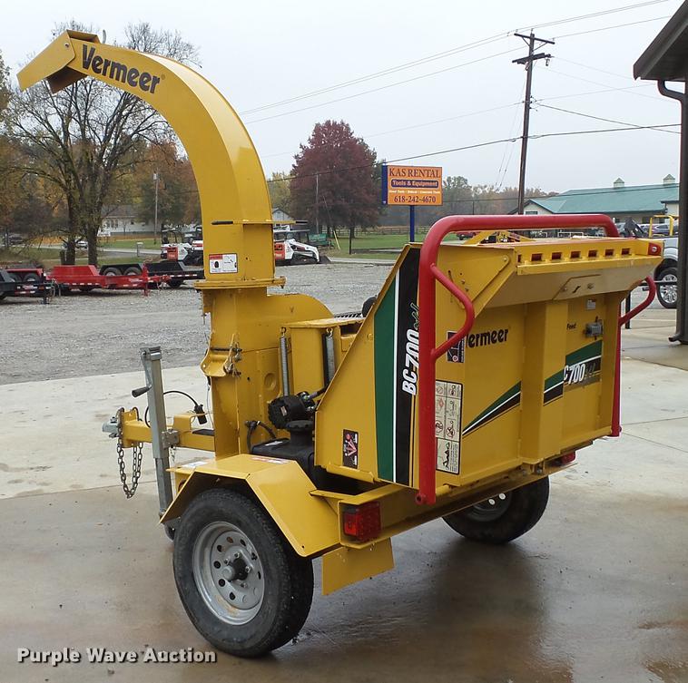 image for item DE4947 2015 Vermeer BC700XL wood chipper