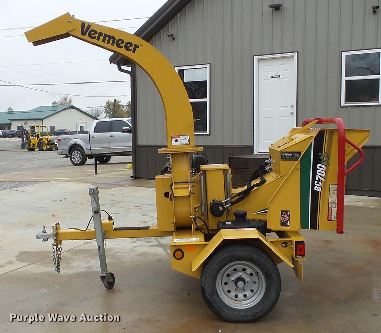 image for item DE4947 2015 Vermeer BC700XL wood chipper