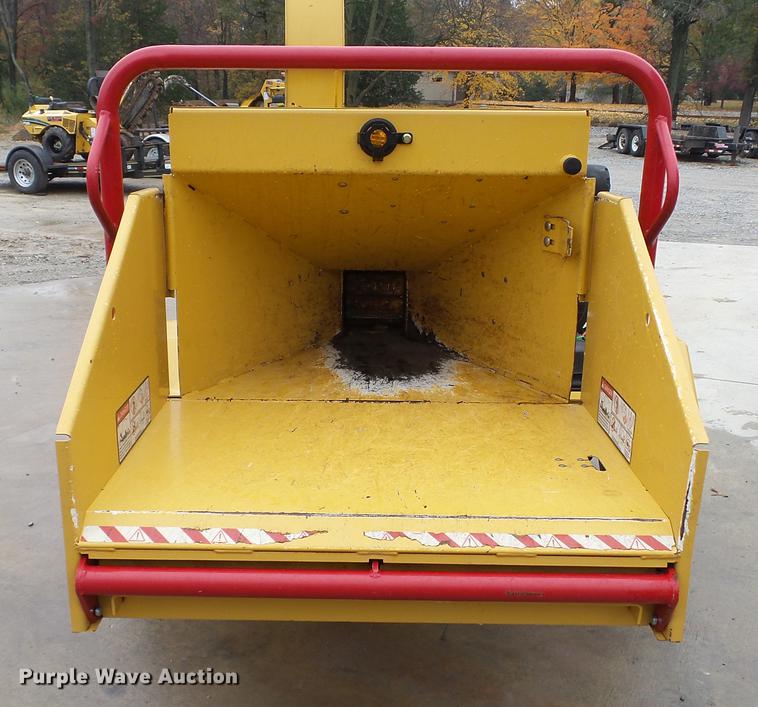 image for item DE4947 2015 Vermeer BC700XL wood chipper