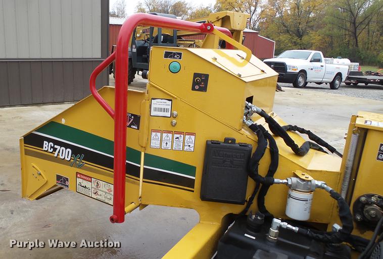 image for item DE4947 2015 Vermeer BC700XL wood chipper