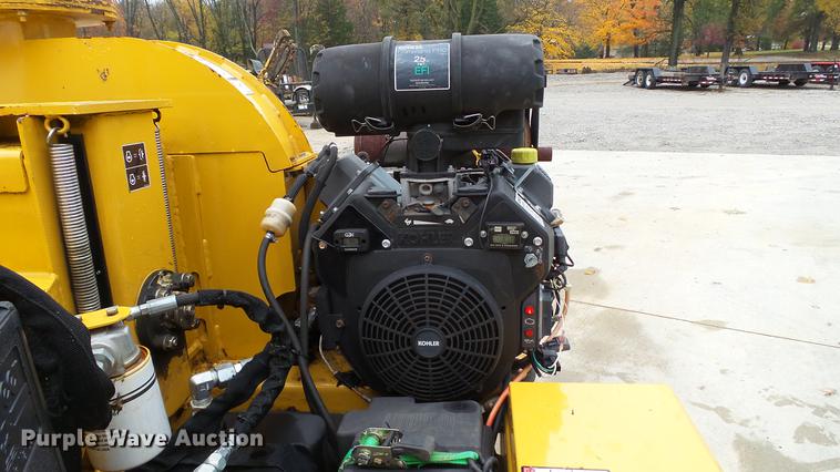 image for item DE4947 2015 Vermeer BC700XL wood chipper