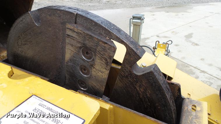 image for item DE4947 2015 Vermeer BC700XL wood chipper