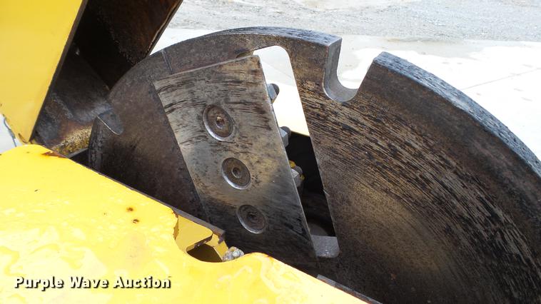 image for item DE4947 2015 Vermeer BC700XL wood chipper