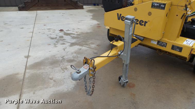 image for item DE4947 2015 Vermeer BC700XL wood chipper