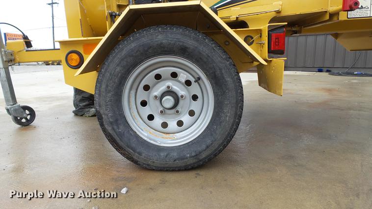 image for item DE4947 2015 Vermeer BC700XL wood chipper