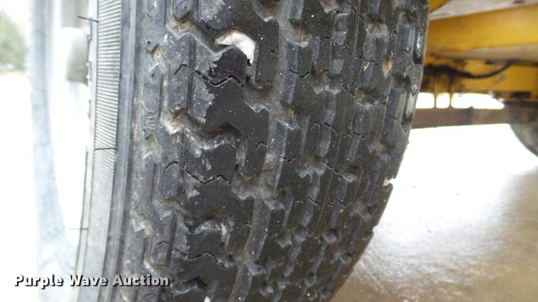 image for item DE4947 2015 Vermeer BC700XL wood chipper