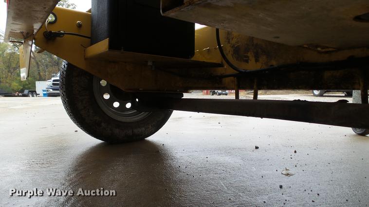 image for item DE4947 2015 Vermeer BC700XL wood chipper