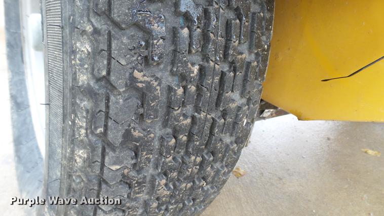 image for item DE4947 2015 Vermeer BC700XL wood chipper