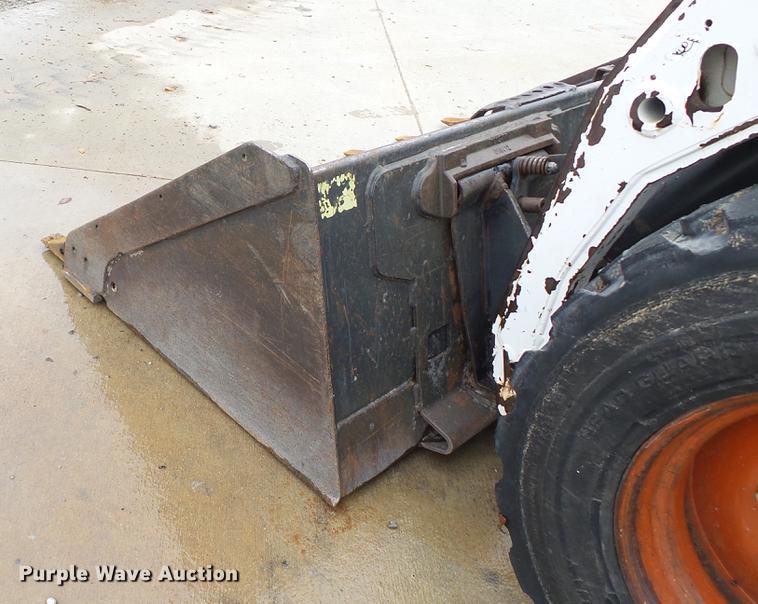 image for item DE4949 2009 Bobcat S150 skid steer