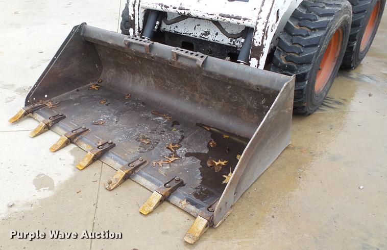 image for item DE4949 2009 Bobcat S150 skid steer