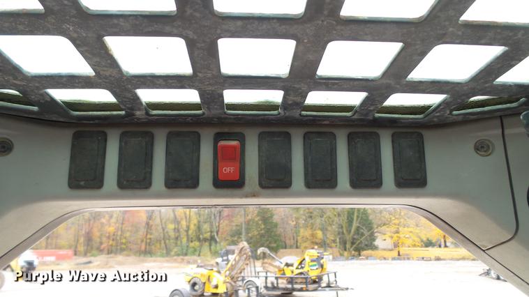 image for item DE4949 2009 Bobcat S150 skid steer