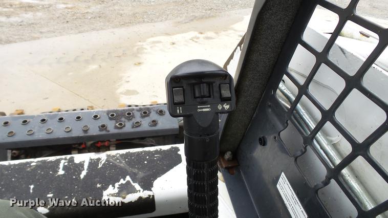 image for item DE4949 2009 Bobcat S150 skid steer