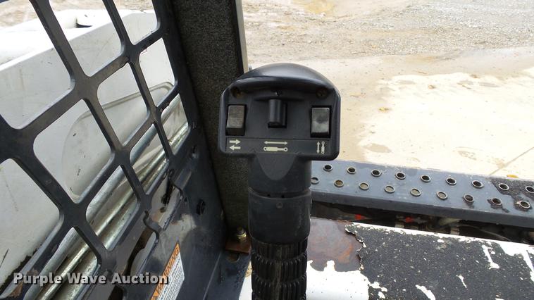 image for item DE4949 2009 Bobcat S150 skid steer