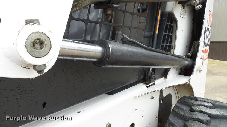 image for item DE4949 2009 Bobcat S150 skid steer
