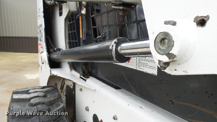 image for item DE4949 2009 Bobcat S150 skid steer