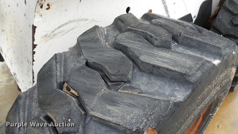image for item DE4949 2009 Bobcat S150 skid steer