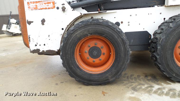 image for item DE4949 2009 Bobcat S150 skid steer