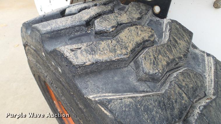 image for item DE4949 2009 Bobcat S150 skid steer