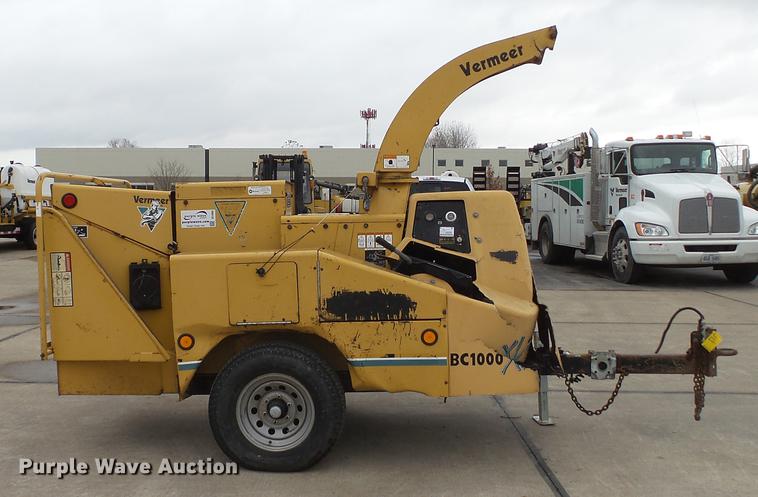 image for item DE4960 2003 Vermeer BC1000XL wood chipper