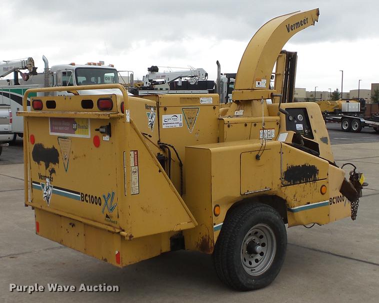 image for item DE4960 2003 Vermeer BC1000XL wood chipper