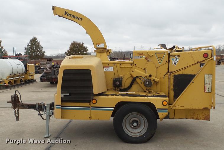 image for item DE4960 2003 Vermeer BC1000XL wood chipper