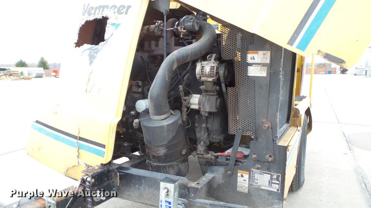 image for item DE4960 2003 Vermeer BC1000XL wood chipper