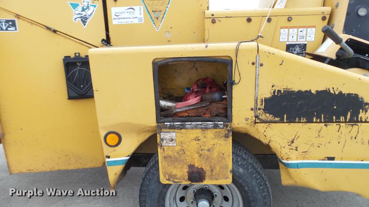 image for item DE4960 2003 Vermeer BC1000XL wood chipper
