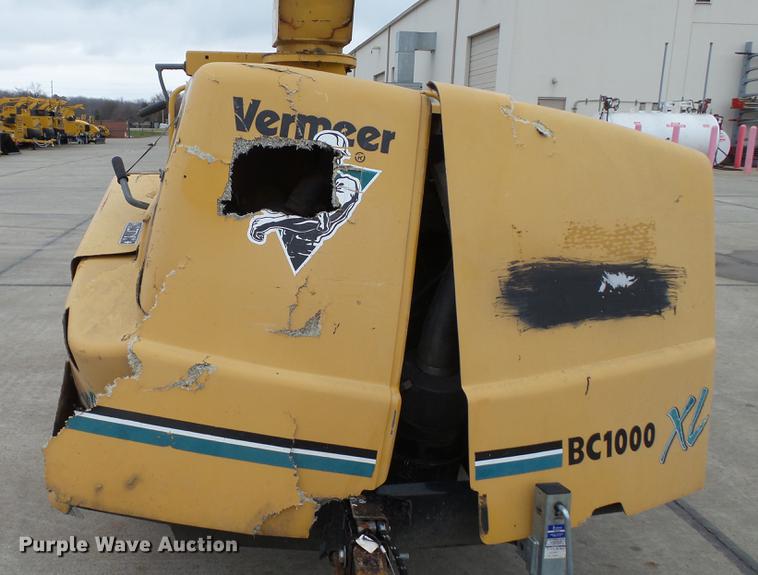 image for item DE4960 2003 Vermeer BC1000XL wood chipper