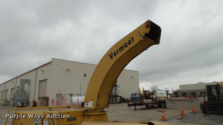 image for item DE4960 2003 Vermeer BC1000XL wood chipper