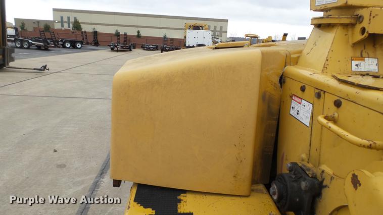 image for item DE4960 2003 Vermeer BC1000XL wood chipper