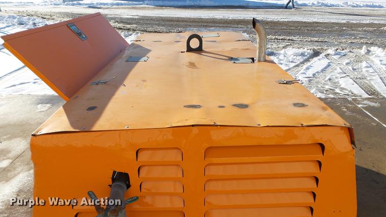 image for item DE4987 2006 Sullivan Palatek D210011JDB air compressor