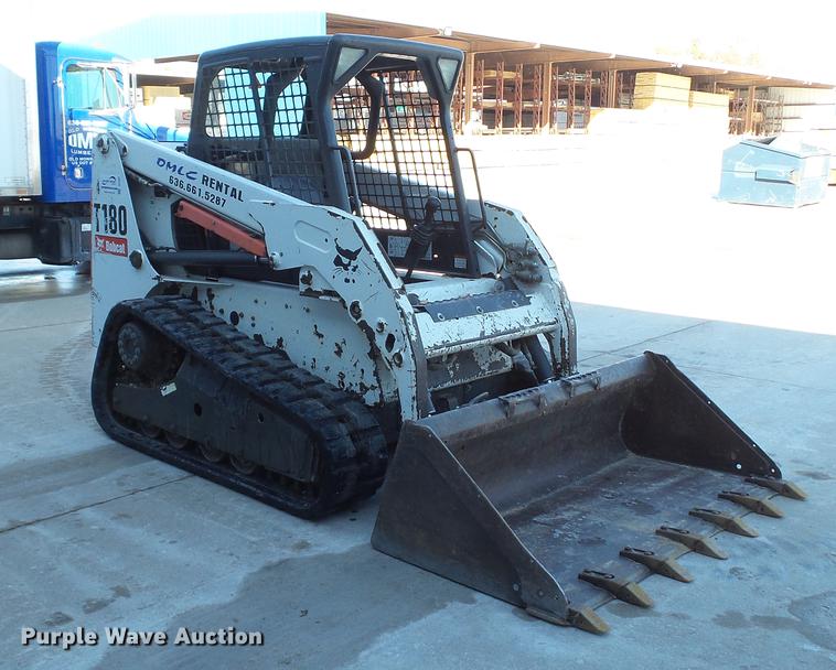 image for item DE4988 2012 Bobcat T180 skid steer
