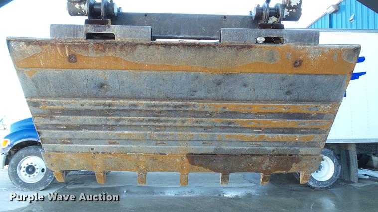 image for item DE4988 2012 Bobcat T180 skid steer